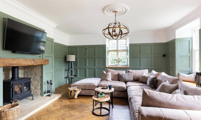 Cayton House | Killerby Old Hall w/Hot Tub and Swimming Pool