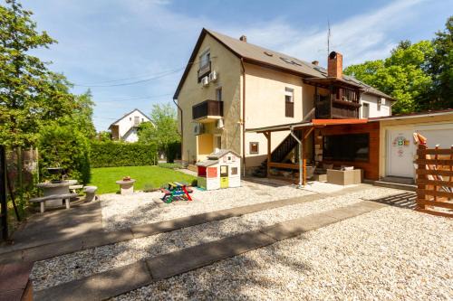 Siofok Aranypart House | Kincső Vendégház Siófok by NeWave Apartments