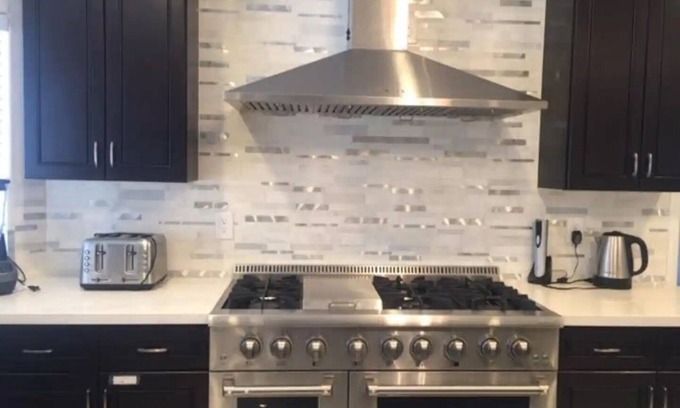 Villa Bonita Estates House | King Bed, 43" TV with a Private Bathroom