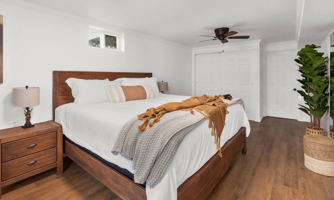 Billings House | King Bed and Pool Table - Beautiful Montana Home