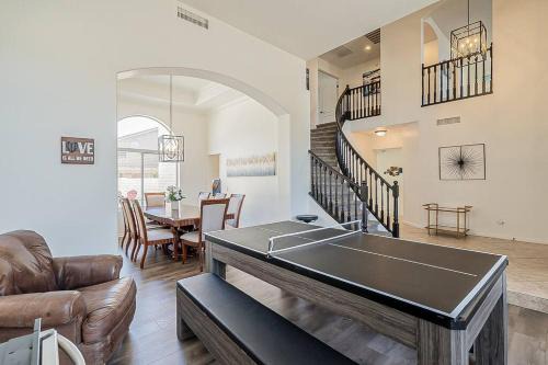 Arrowhead Ranch Apartment | King Bed! Destination Glendale Luxury Home