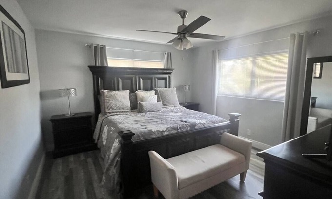 Tamarac House | King bed, Golfing, Free parking, Family Friendly