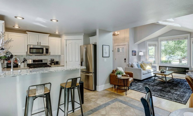 Southeast Boise House | King Bed, Hot Tub, Near Downtown And Micronn