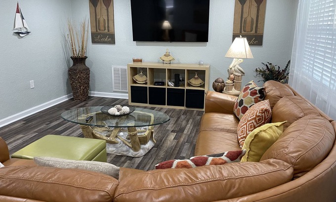 Colonial Hills House | King Bed Lovely Florida Home Near Beaches, Long Stays