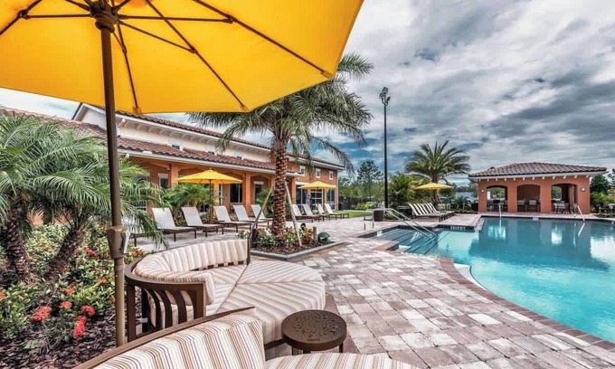 Kissimmee Apartment | King Bed Retreat, Pets Welcome, 15 Min to Parks