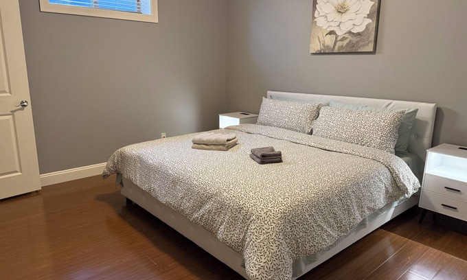 Arbutus Ridge House | King-bed Room1, SHARED Bathroom & Common Space