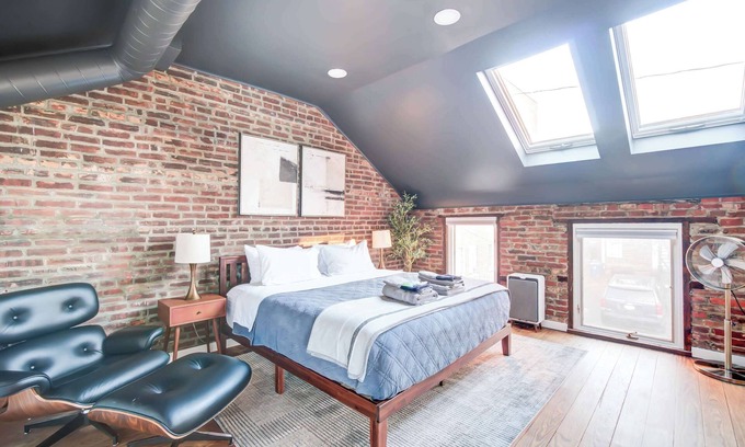 Old Town Alexandria House | KING BED | TWO FREE Parking! Brick Carriage House