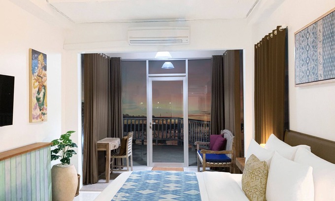 Tanjungbenoa Bed & Breakfast | King Bedroom with Sea View Terrace