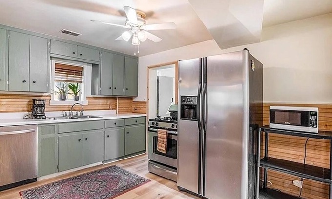Northeast Park Hill Cottage | King Cottage, charming, pet-friendly, 2-bedroom/bath in Denver, Park Hill