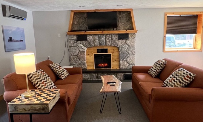 Paradise Hotel | King Family Suite - Tahquamenon Suites Paradise MI