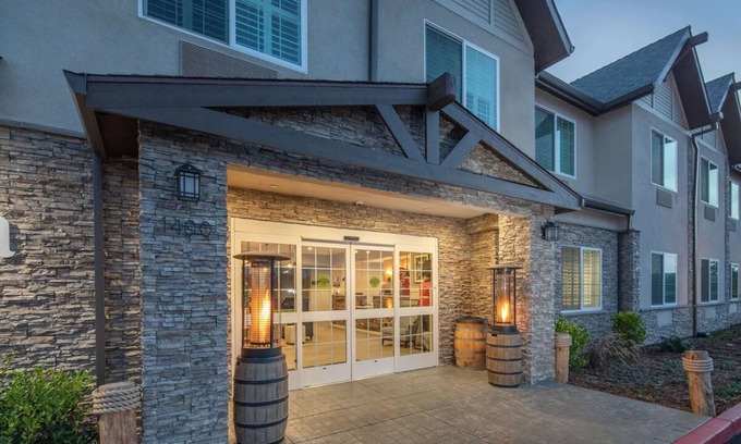 Half Moon Bay House | King Room at Aristocrat Hotel, Free breakfast and Pet-friendly