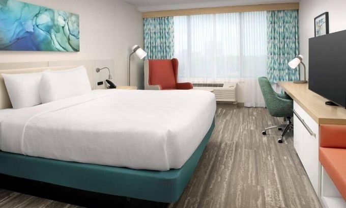 Lake Eola Heights Apartment | King Room Near Dorough R Lee ORL
