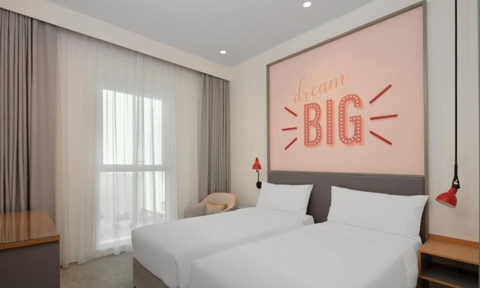 Jebel Ali House | King Room Near Dubai Parks By Luxury Bookings