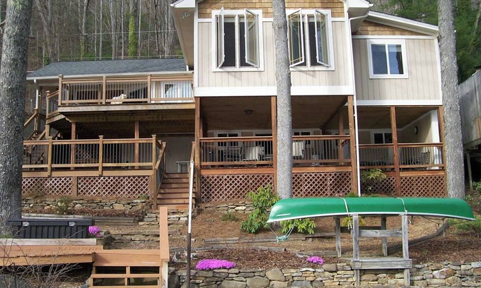 Robbinsville House | King's Cove -Lakefront on Santeetlah