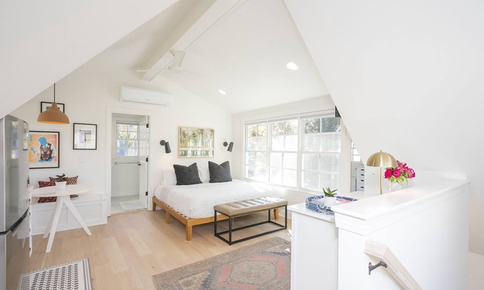 Historic Edgefield House | King Studio Near Downtown | Walk to Nissan Stadium | East Nashville Favorite!