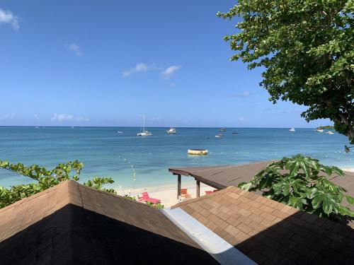 Negril Villa | King Suite at Oceanview Resort in Jamaica - Enjoy 7 miles of White Sand Beach!