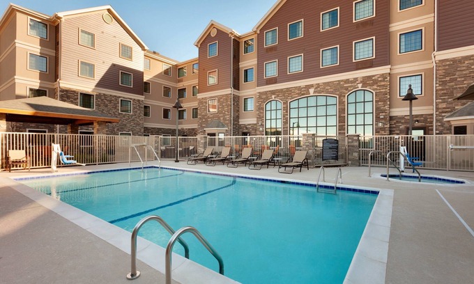 Midland Apartment | King Suite. Free Breakfast. Pool. Near the new Chevron and Oxy campuses!