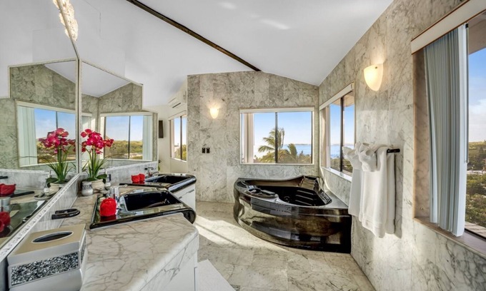 Kailua Villa | King Suite Oasis: Unwind with Jacuzzi & Bay Views (Unit B)