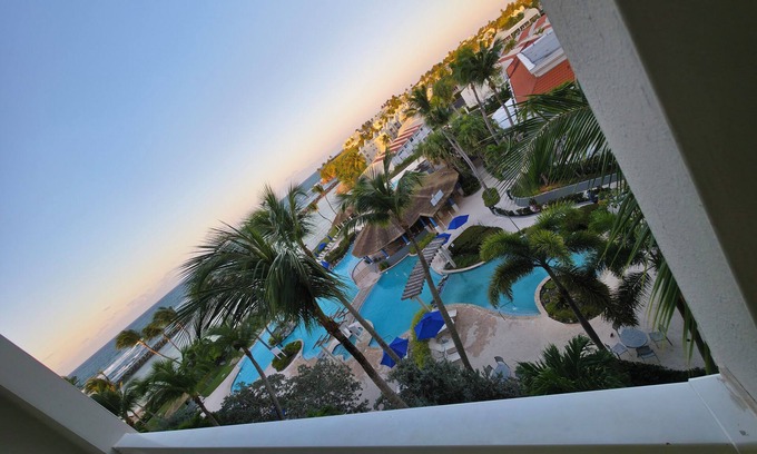 Dorado del Mar Apartment | King Suite w/Balcony & oceanview & Private Beach Access!
