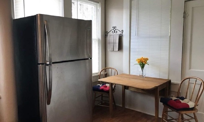 Southtown Apartment | King Williams Sleepy Hollow