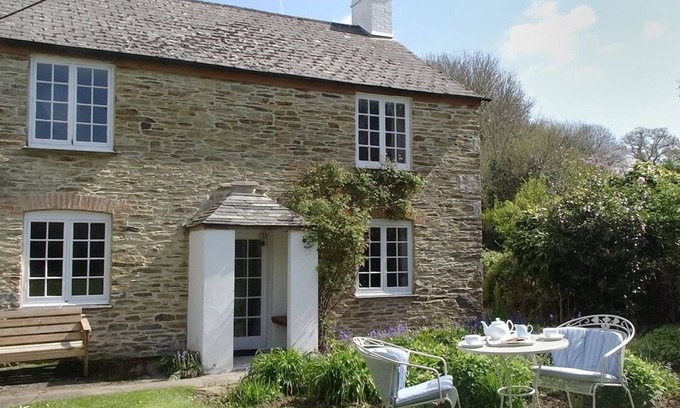 Lostwithiel Cottage | KINGBARTH, family friendly, luxury holiday cottage in Lerryn