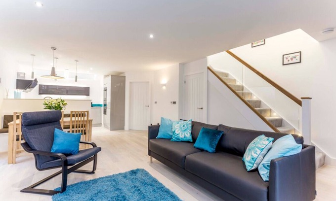 Cambridge House | Kingfisher Cambridge New 2 Bedroom Luxury House