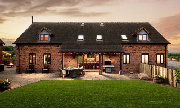 Chelmarsh Cottage | Kingfisher Cottage - sleeps 14 guests in 6 bedrooms