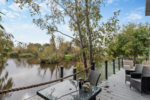 Welney House | Kingfisher Lodge