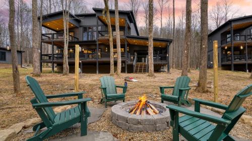 Pittman Center House | Kings Crown by AvantStay Indoor Pool Hot Tub Firepit Theater All-Season Retreat