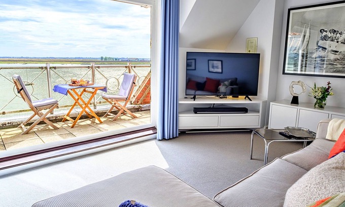 Burnham-on-Crouch Apartment | Kings Wharf by Interhome