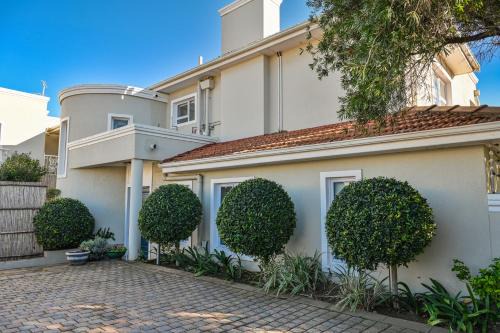 Humewood House | Kingsbeach Cottages