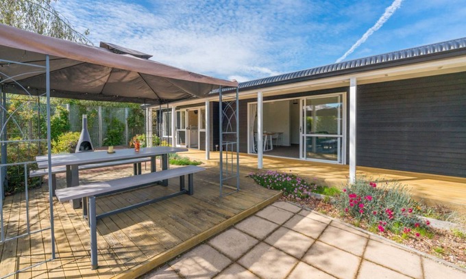 Kinloch House | Kinloch Hideaway - Lake, hike & bike