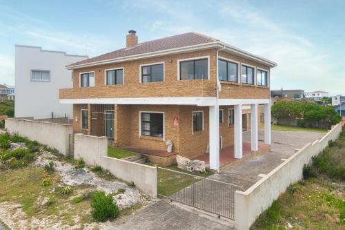 L'Agulhas House | Kitta In Struisbaai
