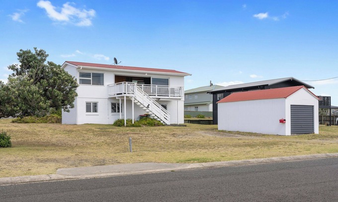 Waihi Beach House | Kiwi Beach Bach - Waihi Beach Holiday Home