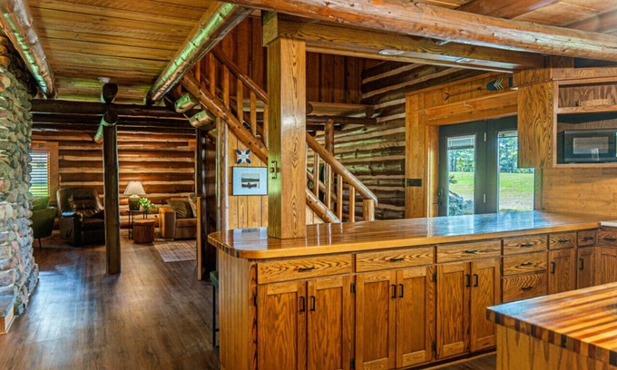 Gleason Cottage | Klay's Hideaway on Pine Lake