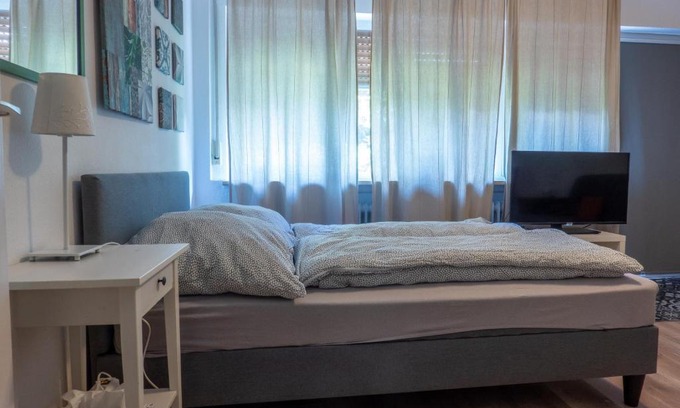Wiesbaden Apartment | Kleines Souterrain Apartment direkt am Park