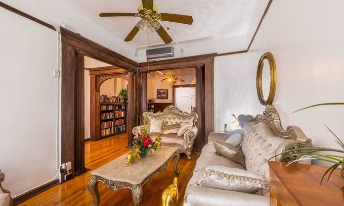 Crown Heights House | KLO Room #1 With Private Bathroom
