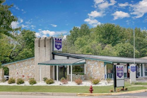 Macedonia Hotel | Knights Inn Macedonia OH