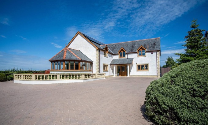 Narberth House | Knights Rest - 4 Bed Holiday Home - Princes Gate