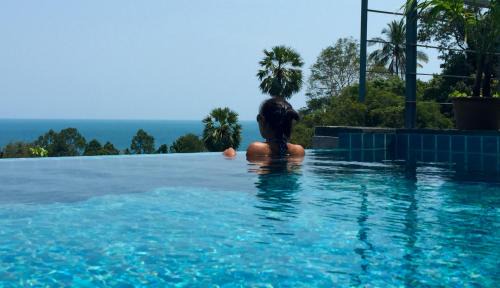 Hua Thanon Villa | Ko Samui Seaview pool villa Philippa with car