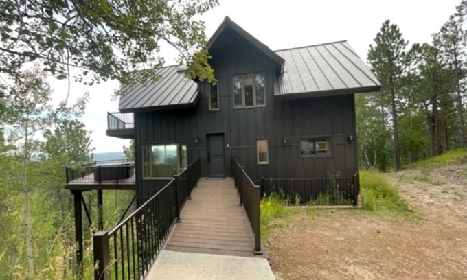 Rapid City House | Kojak Secluded Cabin 5 miles to Lake Pactola! Hot tub! Beautiful View Wi-Fi