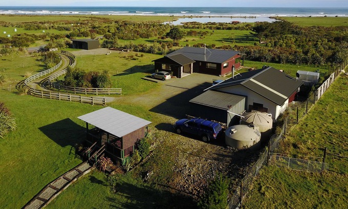 Barrytown Bed & Breakfast | Koru Beach Cabin & B&B Homestay