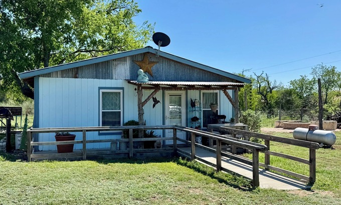 Round Mountain House | Kozy Quiet Private Cottage