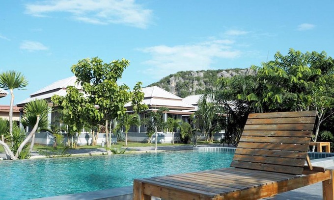 Pak Nam Pran Hotel | KP Mountain Beach