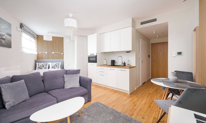 Muranow Apartment | Krasiński Garden Deluxe Studio