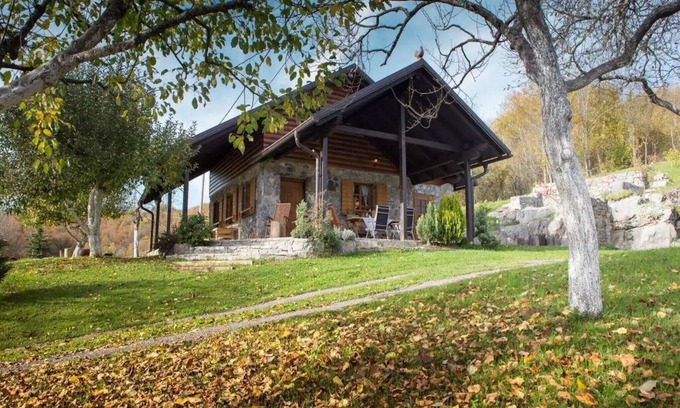 Gospic House | Kuća Dida Juke pod Lipovcem - Two Bedroom House with Terrace