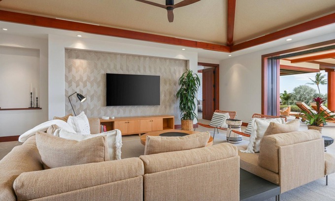 Kaupulehu House | Kulanakauhale 7 – Deluxe Ocean View | Onsite Staff & Daily Housekeeping