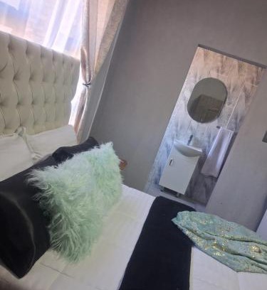 Rustenburg House | Kwa Mosete