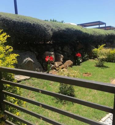 Greater Johannesburg Metropolitan Area Apartment | KwaSihle on Boundary is a charming 2 bedroomed unit that accommodates 4 people, situated in a peaceful and secure estate.