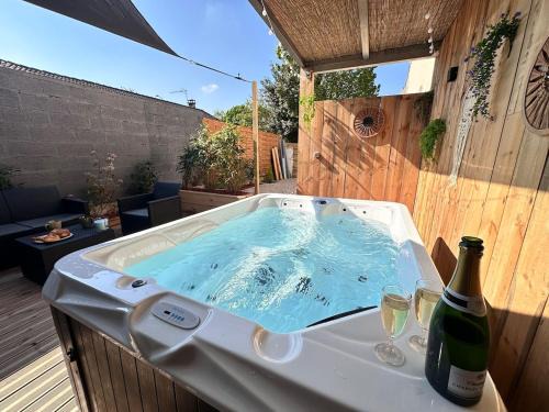 Barbatre Apartment | L échappée Rémoise, jacuzzi proche caves champagne